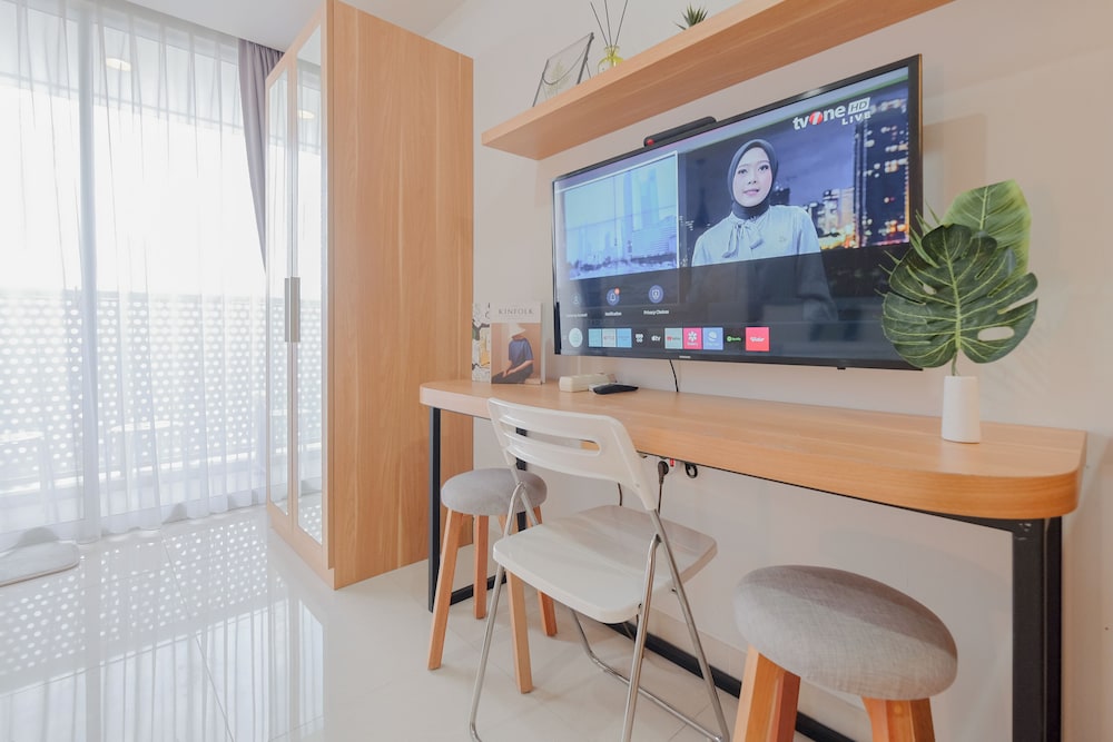 Cozy And Minimalist Studio At West Vista Apartment