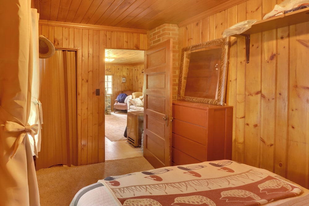 Unplug & Unwind Lakeside: Cabin in Vergas
