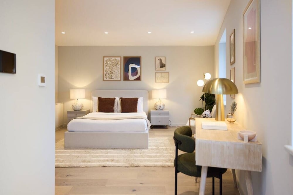 The Letchford Garden Mews - Elegant 2bdr House With Garden & Patio