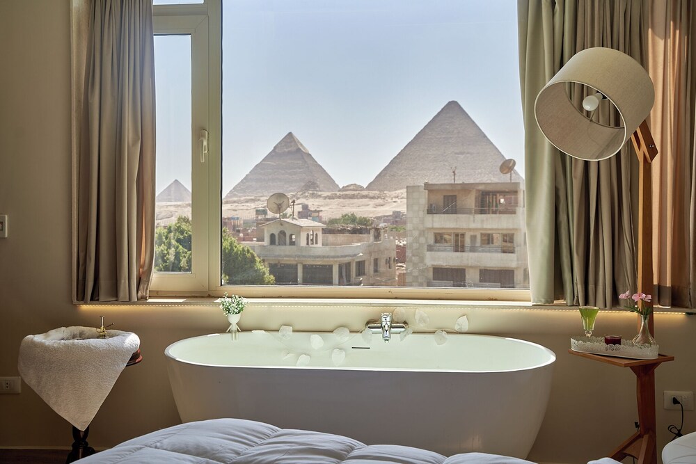 Prestige pyramids inn
