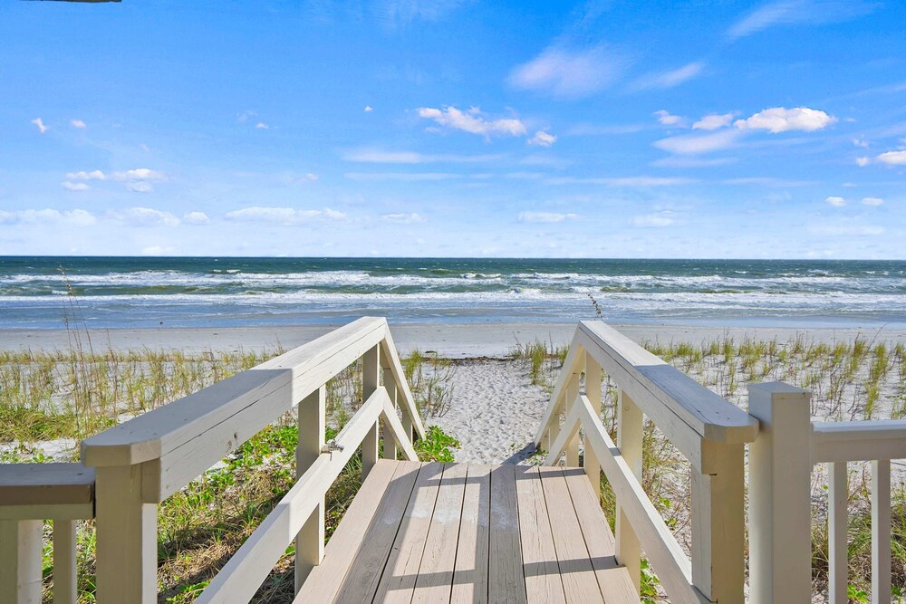 Oceanfront Serenity Under the Sea Tiki Bar BBQ