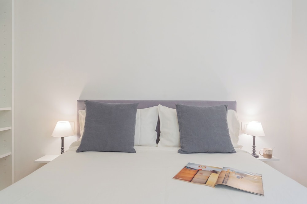 A Step From the Lake Apartment by Rent all Como