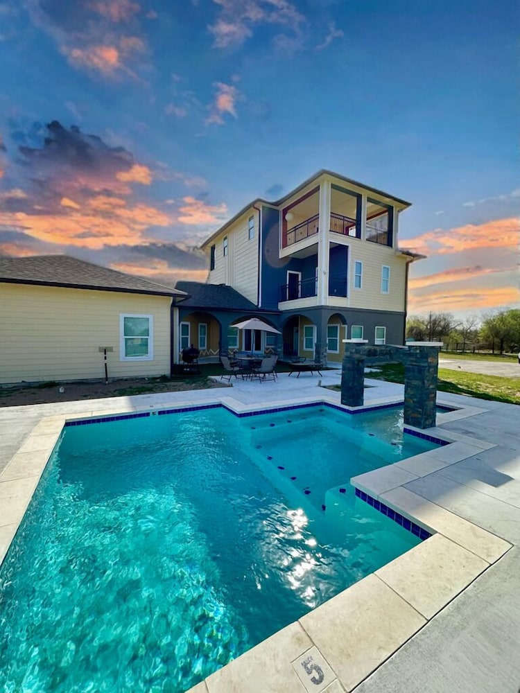 Luxury 3Story Private Pool 8BR Retreat