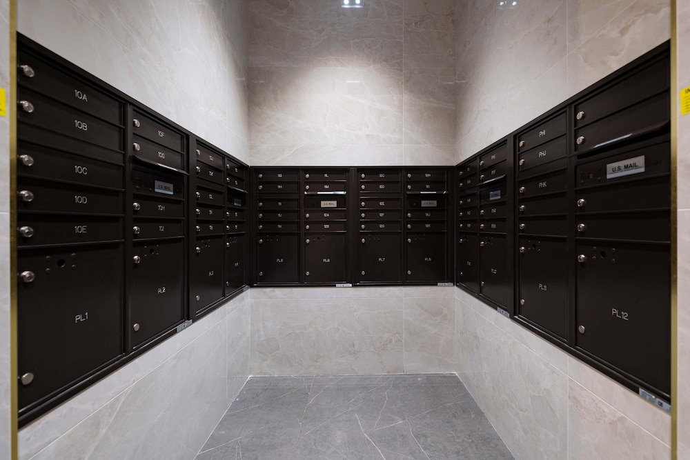 New Luxury Penthouse w Pool Gym in Flushing