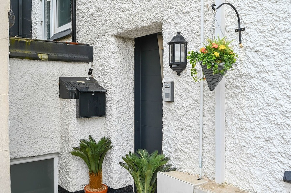 Host Stay The Cliff Greenhouse