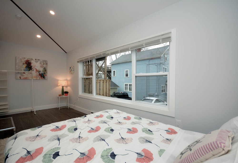 M. Hooper Downtown Luxury view 3