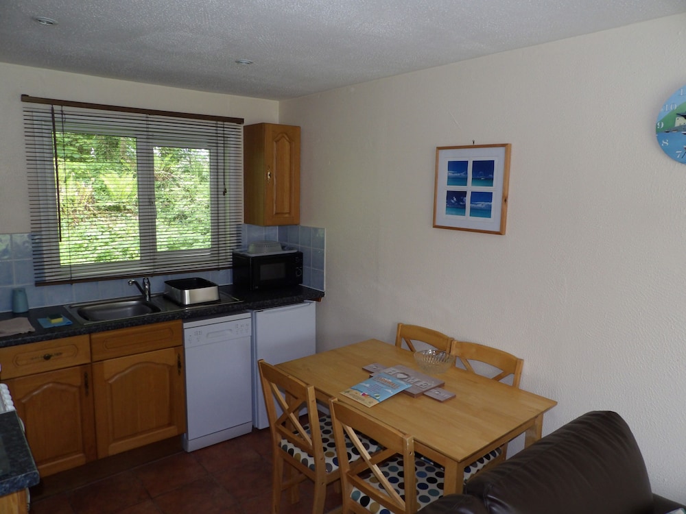 79 Hengar Manor view 3