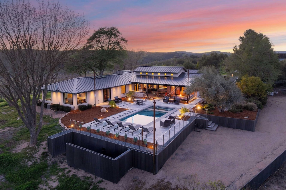 Wine Country Estate w/ Pool, Hot Tub The Residence at Truss Wines by Avantstay