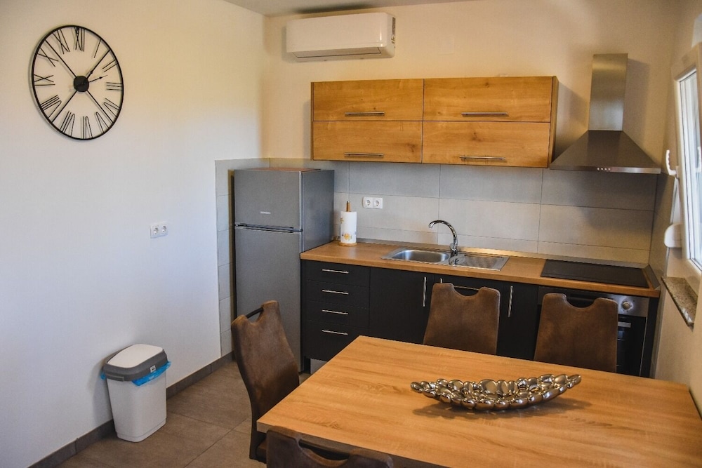 Frane - Family Apartment - A2 kat view 2