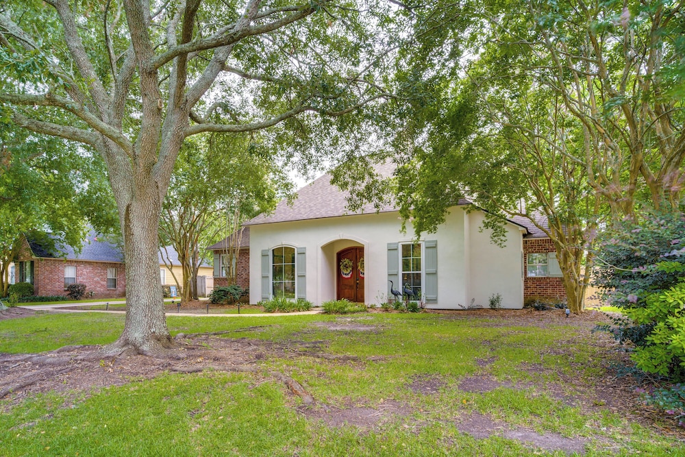 Elegant Baton Rouge Home w/ Yard ~ 3 Mi to Lsu! view 4