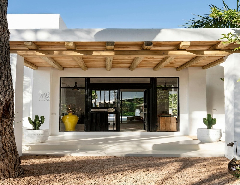 Lavish Villa Near Cala Llonga