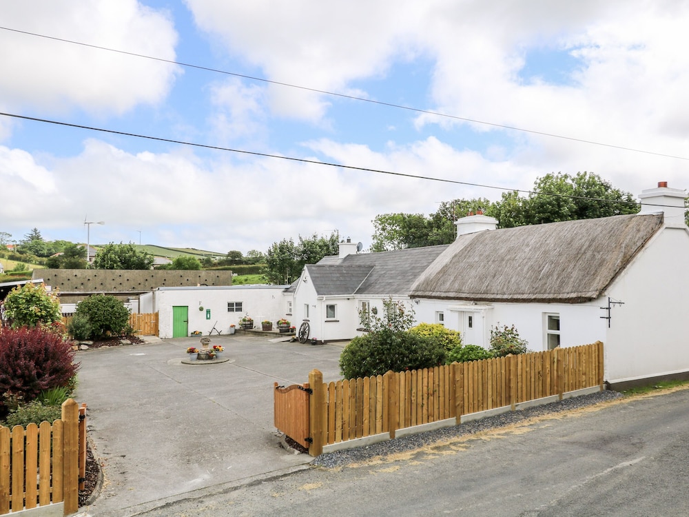 Whispering Willows - The Thatch view 4