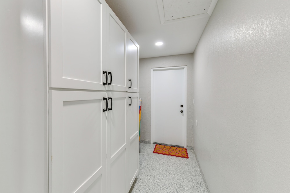 2 Blocks to Beach: Tropical Retreat in Anna Maria