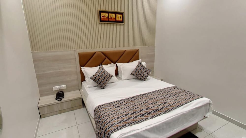 Hotel Grand Acme