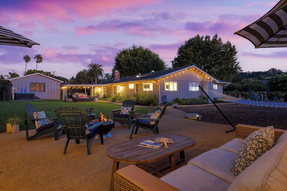 Hummingbird Haven by Avantstay Dog-friendly, Near the Beach, Huge Yard+hot Tub