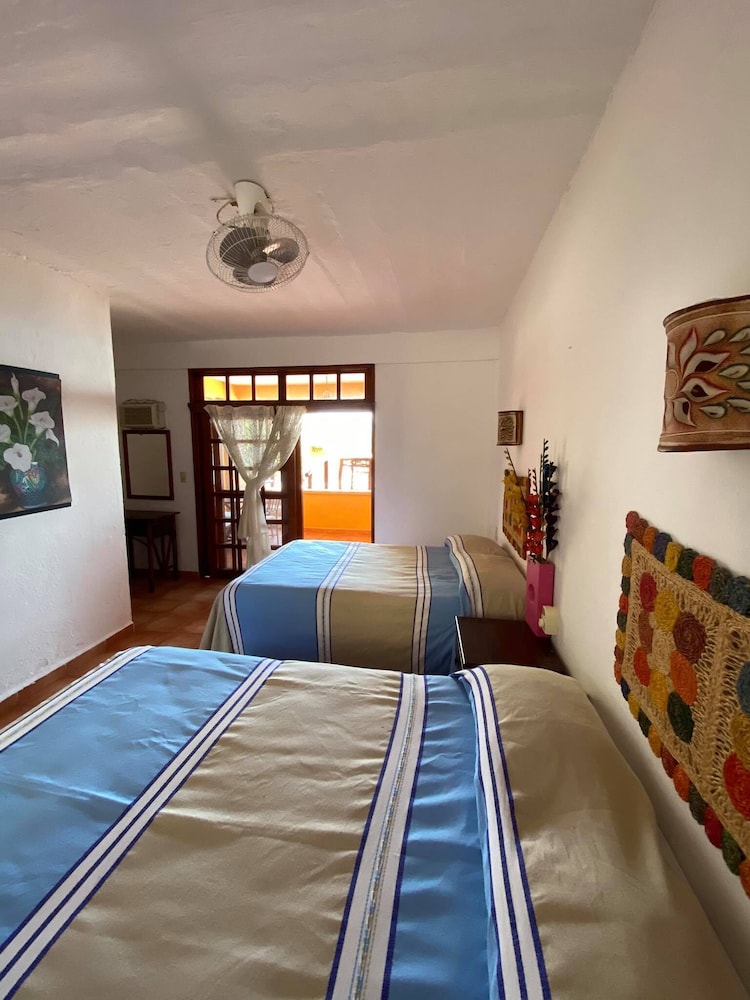 casa adriana zihuatanejo