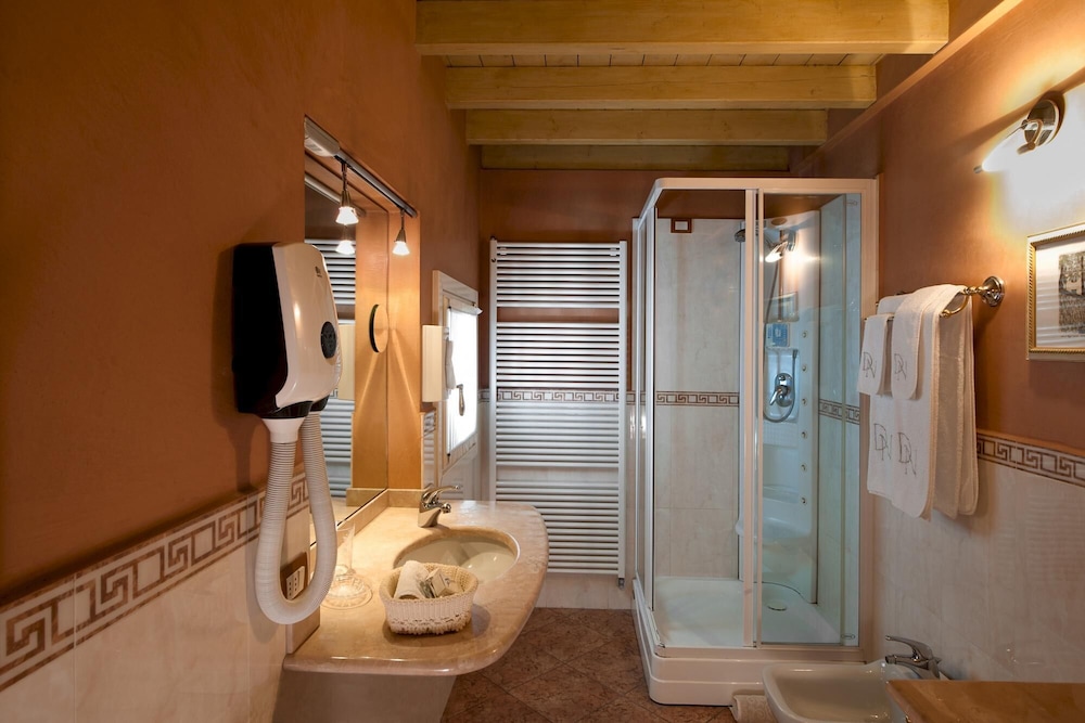 in Verona With 3 Bedrooms and 3 Bathrooms