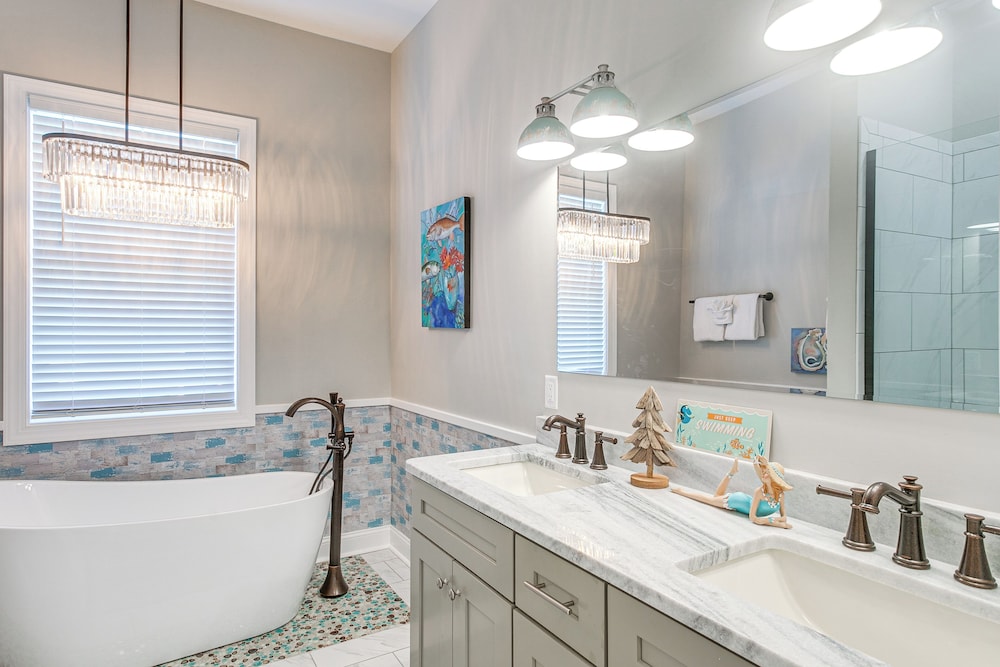 Walk to Public Beach: Hideaway in St Simons Island