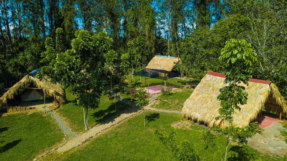 Villas del Lago Lake Resort & Campground