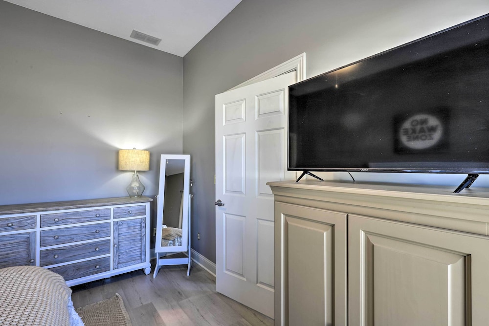 Dtwn Ludington Condo: Balcony, Walk To Beach! view 4