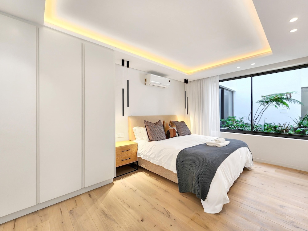Ocean Villa - Ultra Luxury Villa in Bantry Bay
