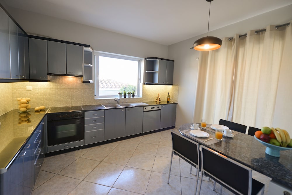 Regalo Apartments
