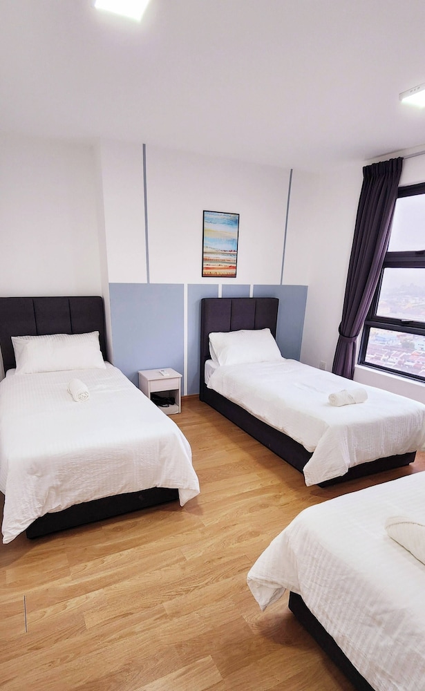 Cheras Minimalist Duplex Retreat for 8 Guests