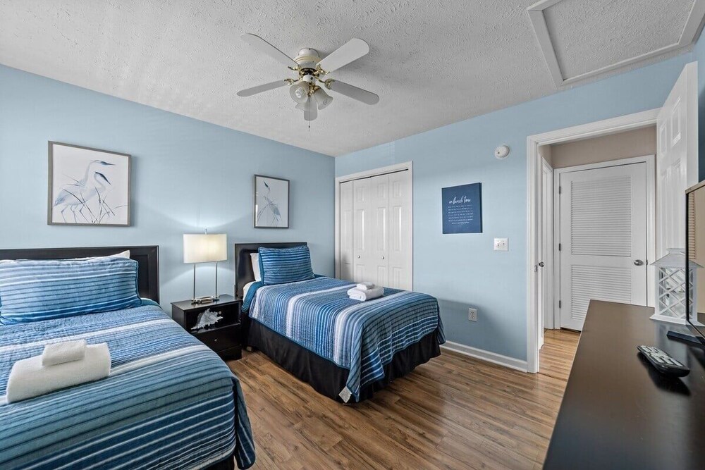 Waterway Village 3i 2 Bedroom Condo