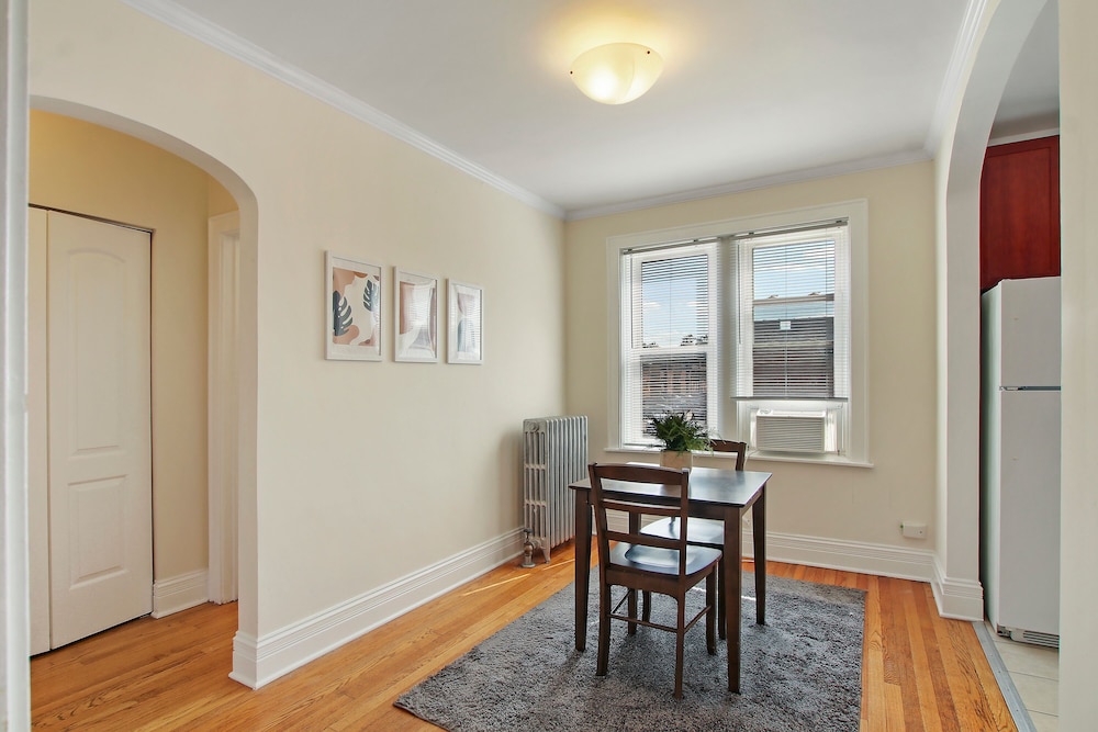 Ideal 1BR Apt - Cullom C2