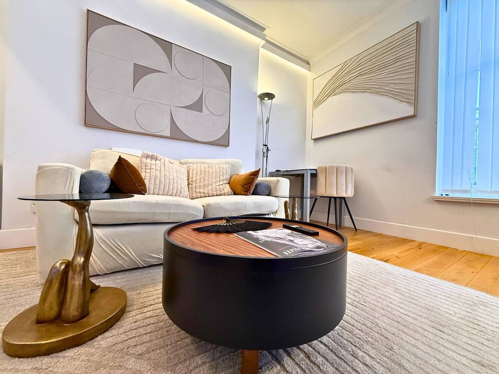 Cosy Mayfair Hideout on Prestigious Street