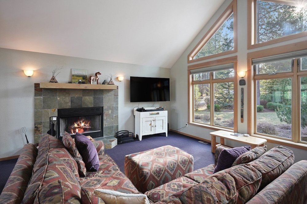 28 Big Leaf 3 Bedroom Home