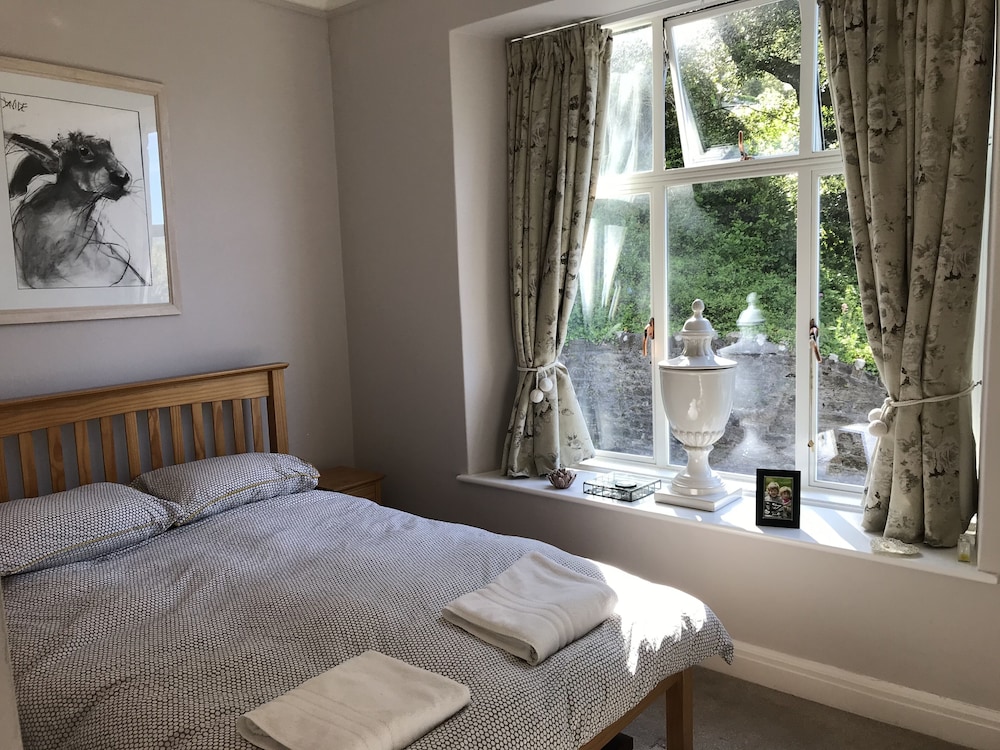 Beachside 2-bed - Sleeps 4, Parking & Pet Friendly view 2
