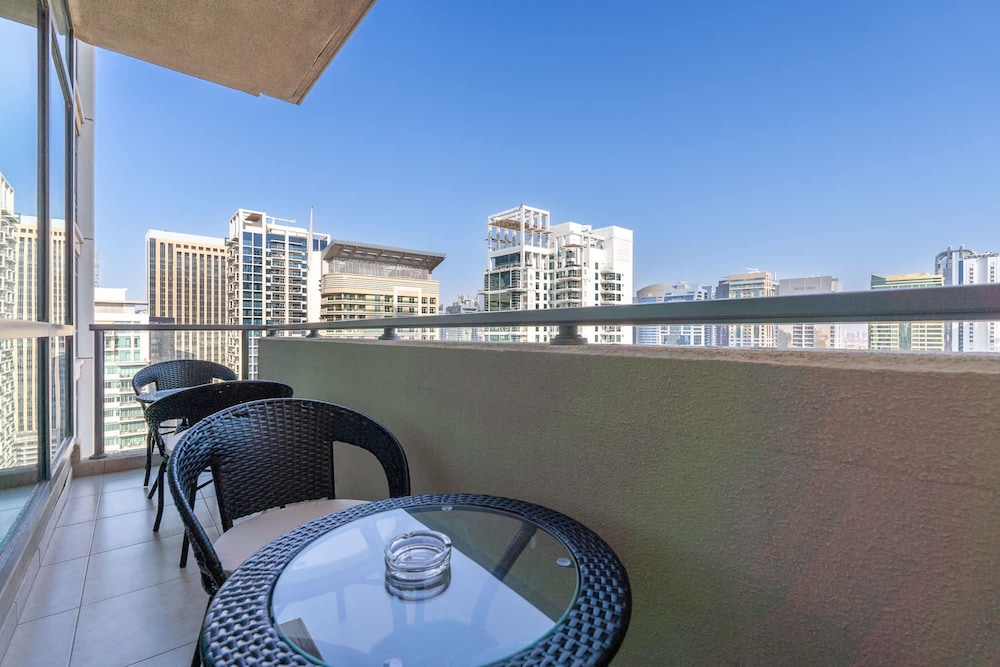 Luxury in Dubai Marina s 1 Bed That Sleeps 2