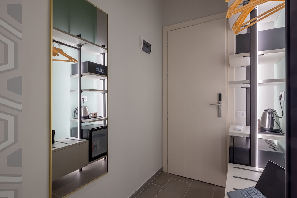 Morpheus Rooms
