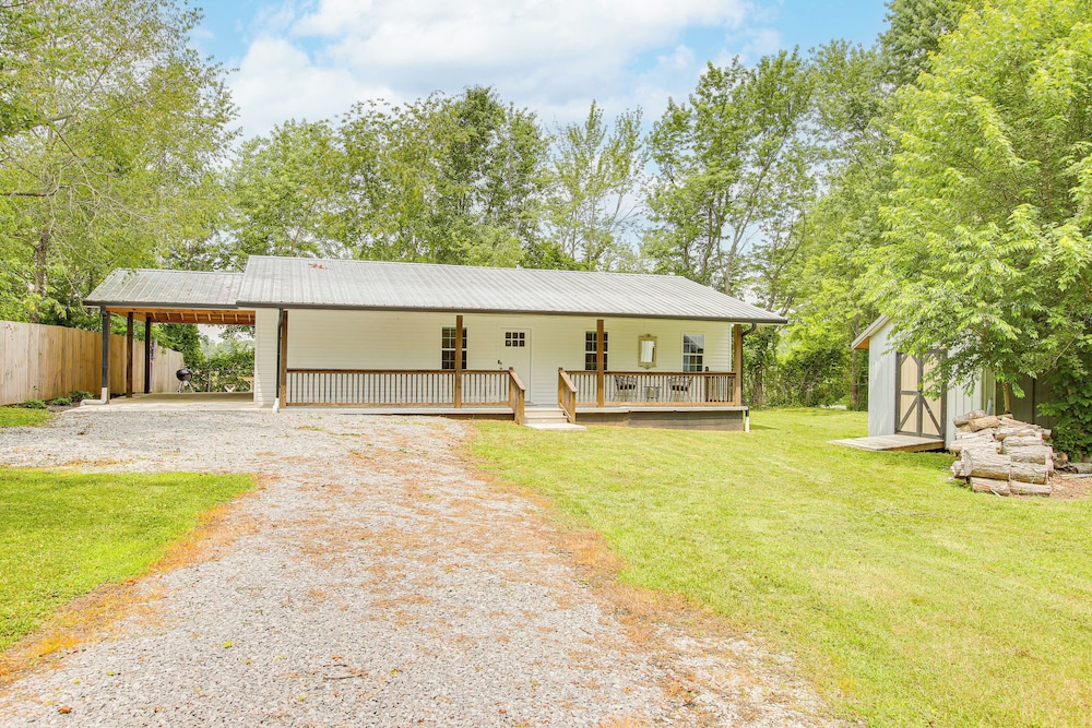 1/2 Mi to Kentucky Downs: Franklin Home w/ Patio!