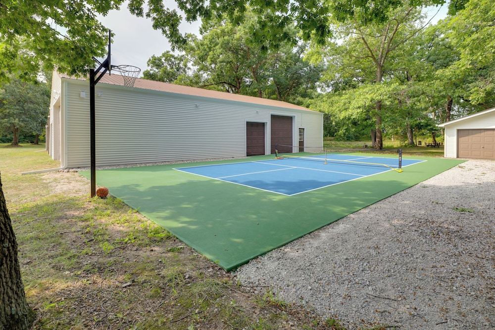 Kouts Home: High-end Retreat in Secluded Setting view 4