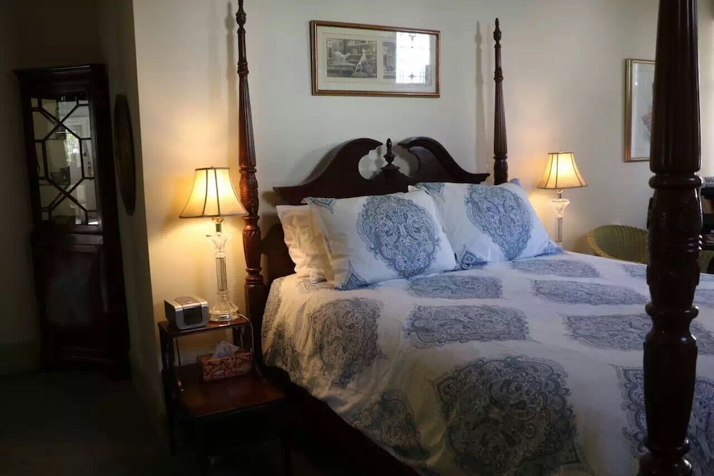 Beaconsfield Inn - Image 3