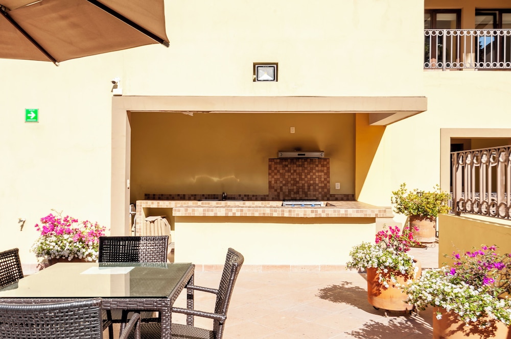 Caracol 37 Luxury Condo view 4