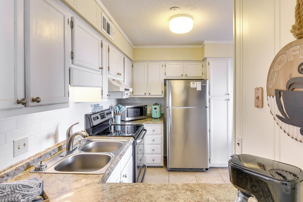 Pool Access: Beachfront Hilton Head Resort Condo