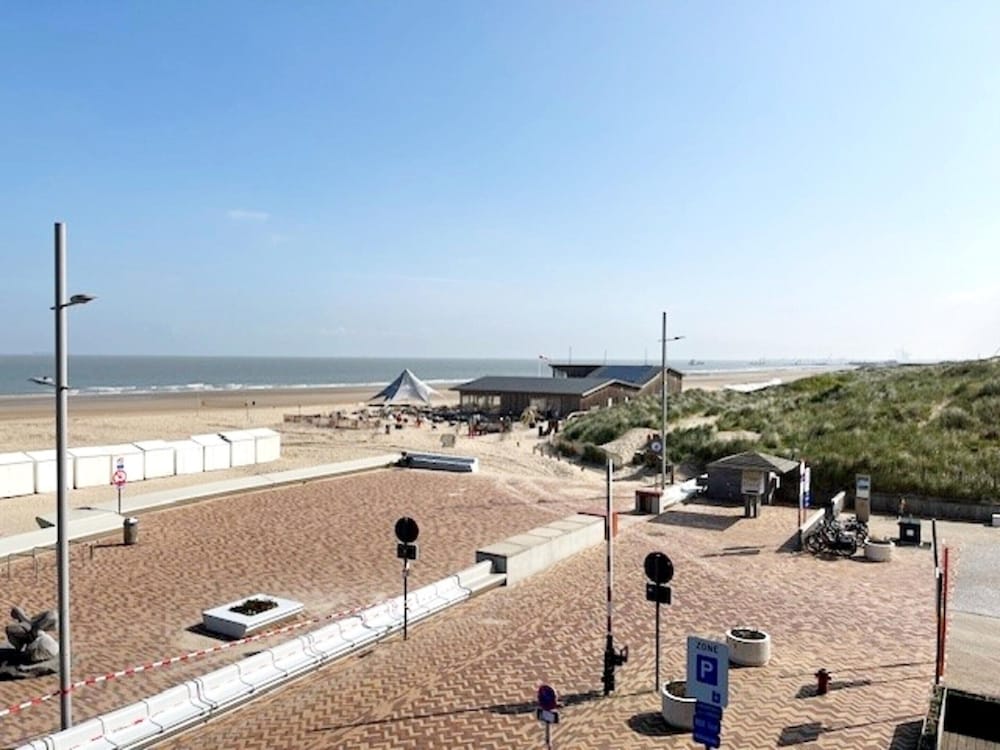 Apartment Wenduine With Stunning Sea View