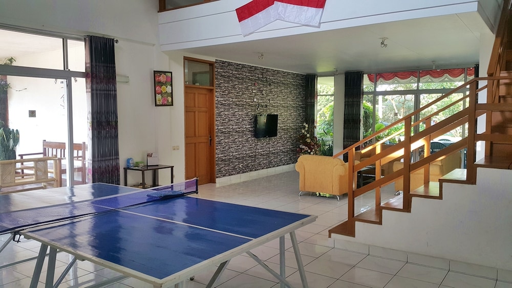 Vila Bunga Merah Gelatik