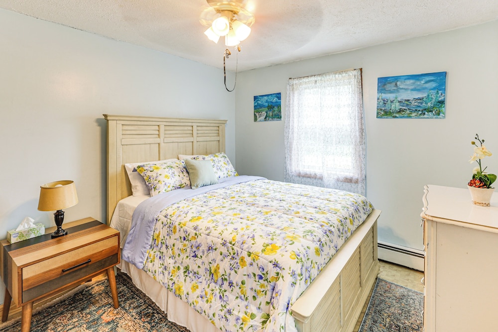 Family-friendly Home w/ Furnish Patio in Crystal!