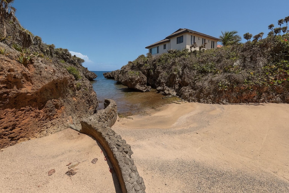 Casa Luminiere- Keyhole Bay #5 3 Bedroom Home