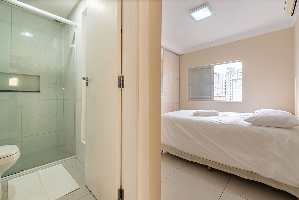 Sea View apt 130m From the Beach in BC Erg605