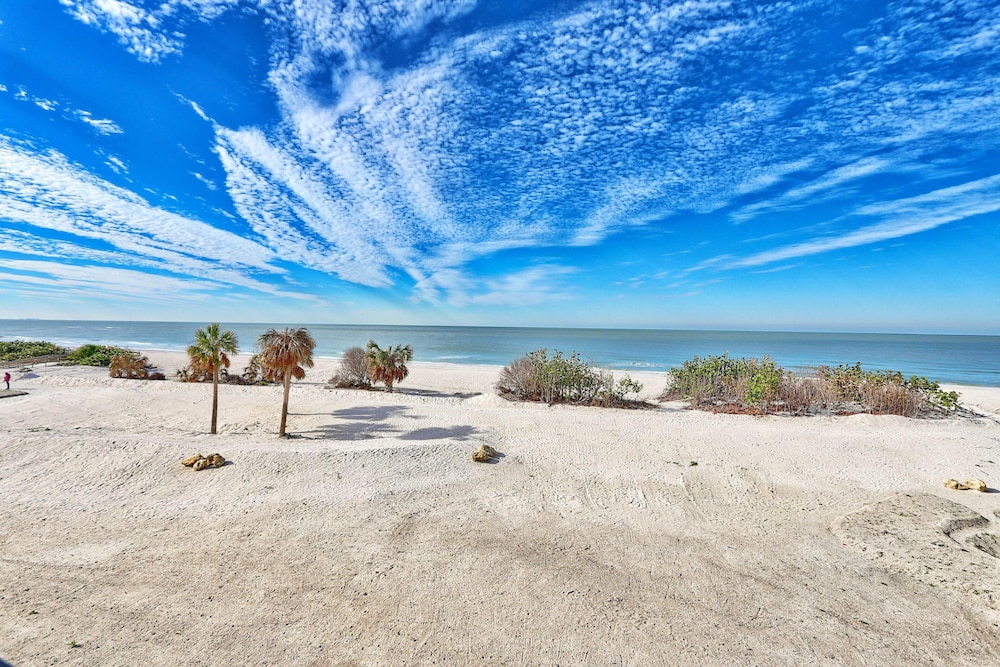 Land's End 10-303 Beach Front - Premier