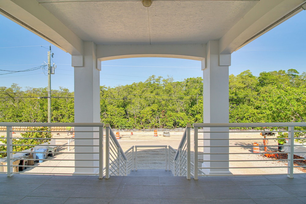 < 1 Mi to Pennekamp State Park: Luxe Home w/ Dock!
