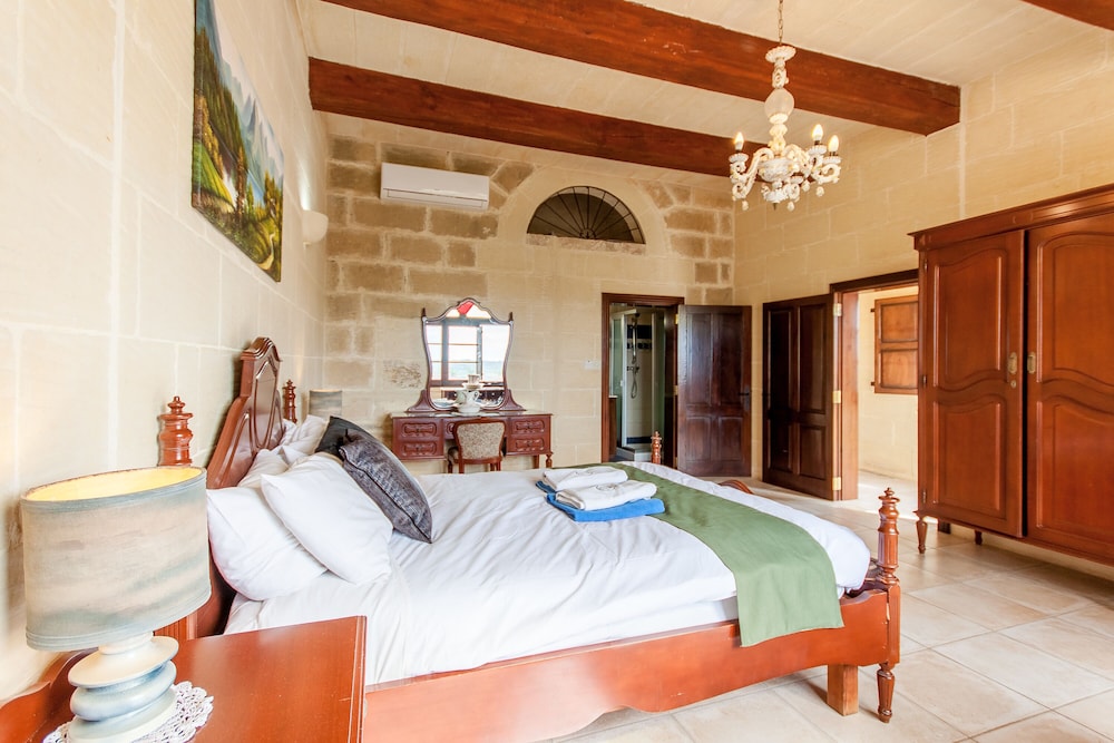 Villayana Gozitan Farmhouse with pool photo 4