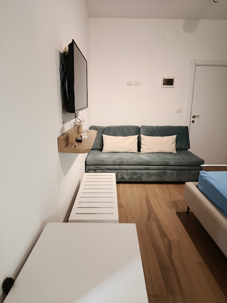Nolo Rooms and Suites
