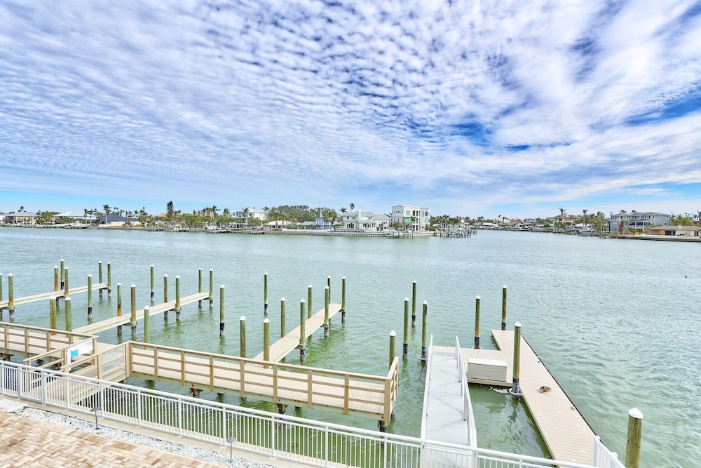 Oceana 204 East