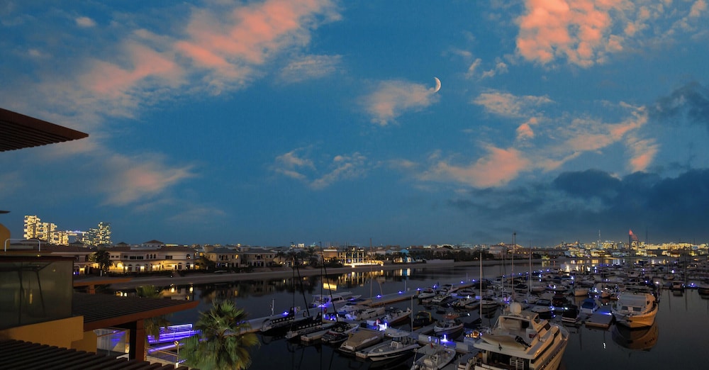 LUX The Palm View Studio